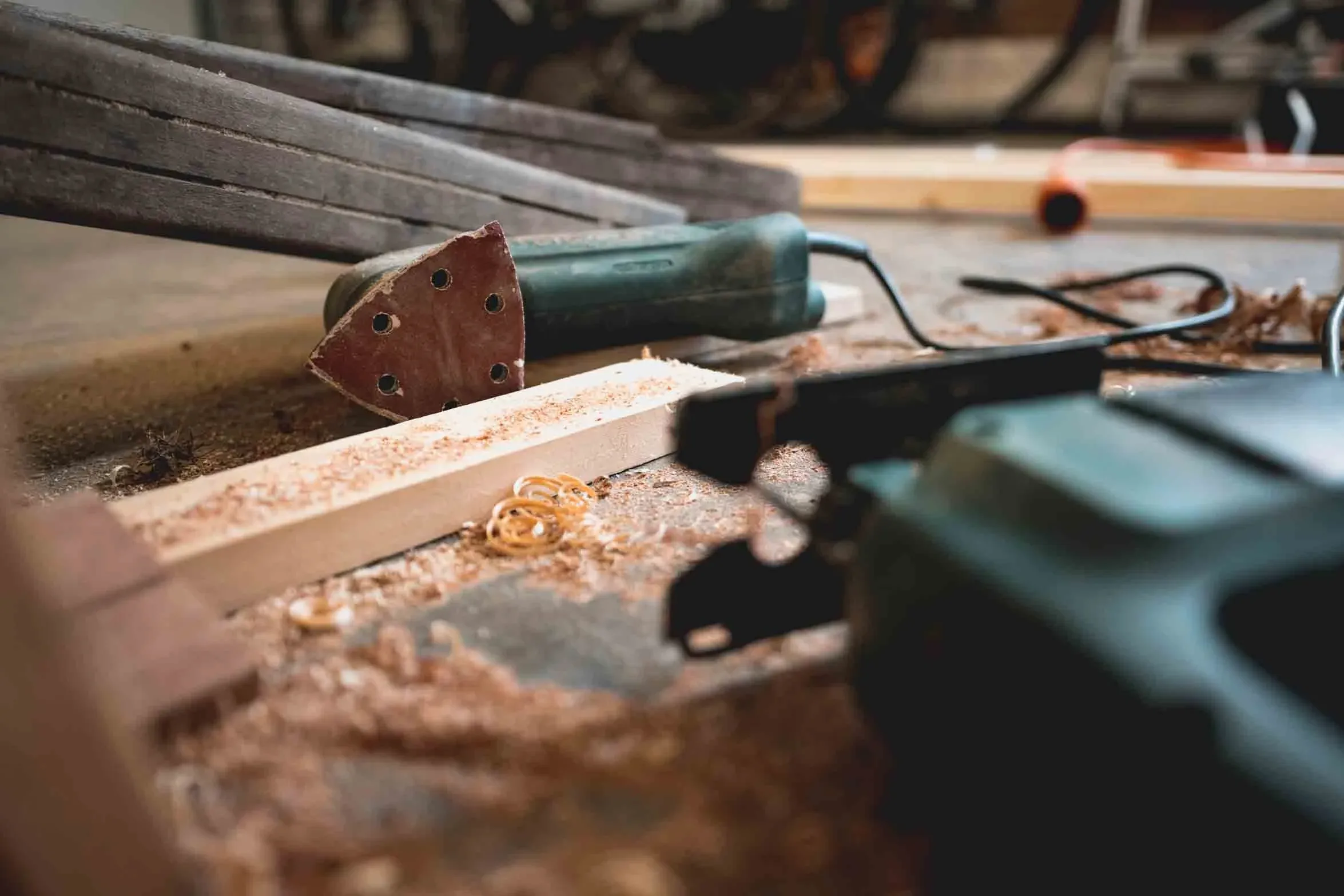 Plassbygde møbler